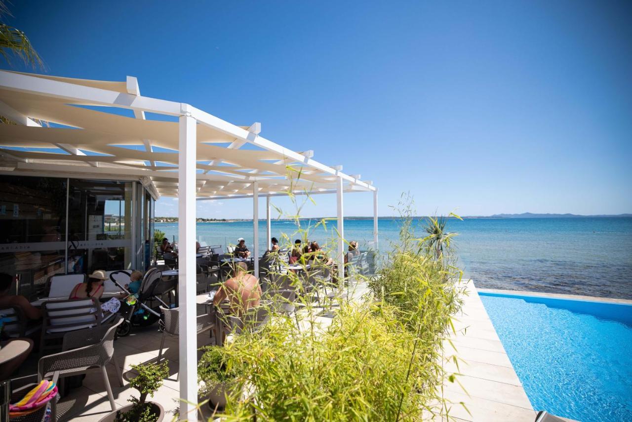 Arcadia Eco-Luxe Mobile Homes With Infinity Pool By Oiko Collection Privlaka  Luaran gambar
