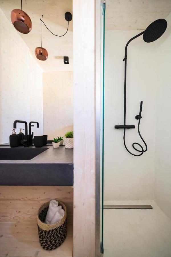 Arcadia Eco-Luxe Mobile Homes With Infinity Pool By Oiko Collection Privlaka  Luaran gambar