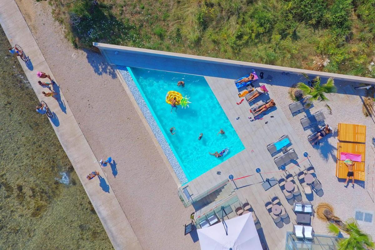 Arcadia Eco-Luxe Mobile Homes With Infinity Pool By Oiko Collection Privlaka  Luaran gambar